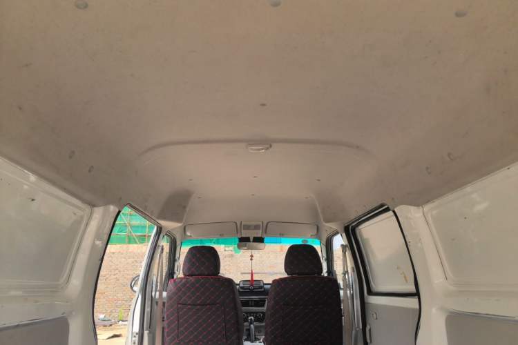 Used Jinbei New Hiace S 2021 1.5L Wealth Central Air-Conditioned Van China VI Standard SWC15M Headliner
