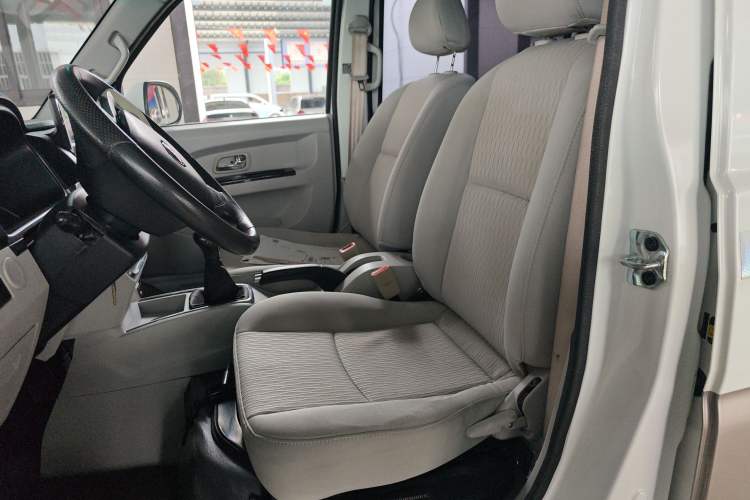 Used Jinbei New Hiace S 2021 1.5L Business Central Air-Conditioned Van China VI Standard SWC15M Interior 1