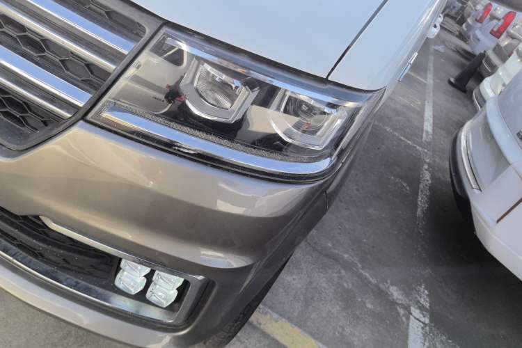 Used Jinbei New Hiace S 2021 1.6L Business Central Air-Conditioned Coach China VI Standard SWD16M Left Front Headlight