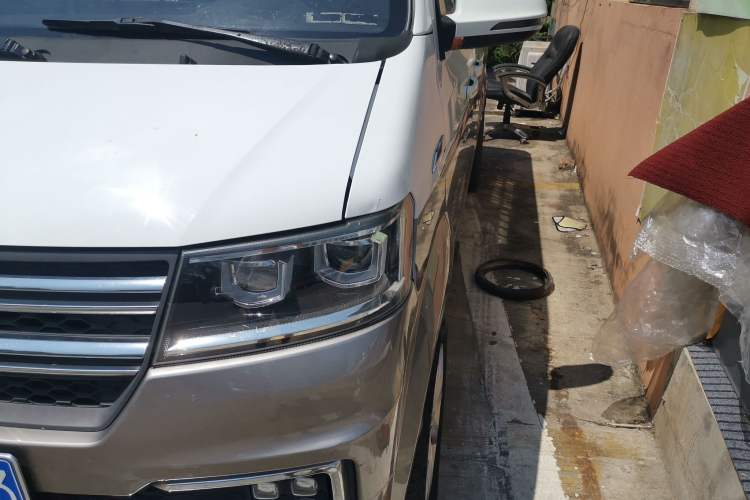 Used Jinbei New Hiace S 2021 1.5L Wealth Central Air-Conditioned Bus China VI Standard Model SWC15M Left Front Headlight