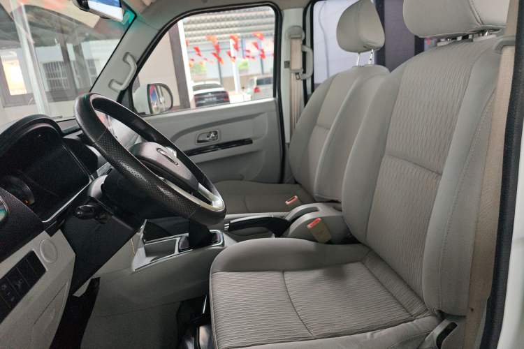 Used Jinbei New Hiace S 2021 1.5L Business Central Air-Conditioned Van China VI Standard SWC15M Left Front Seat