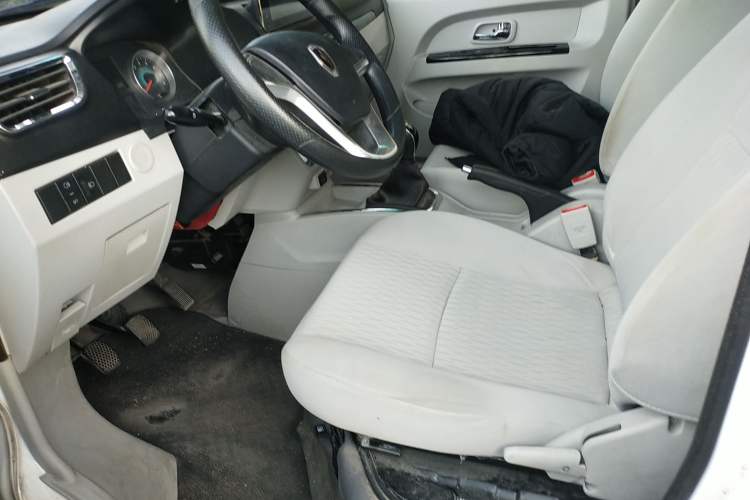 Used Jinbei New Hiace S 2021 1.6L Wealth Central Air-Conditioned Van China VI Standard SWD16M Left Front Seat