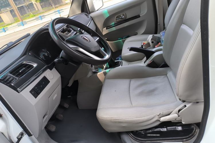 Used Jinbei New Hiace S 2021 1.5L Business-Class Central Air-Conditioned Coach China VI Standard SWC15M Left Front Seat