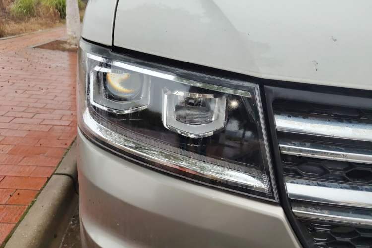 Used Jinbei New Hiace S 2021 1.5L Wealth Model Non-Air-Conditioned Version National VI Standard SWC15M Right Front Headlight
