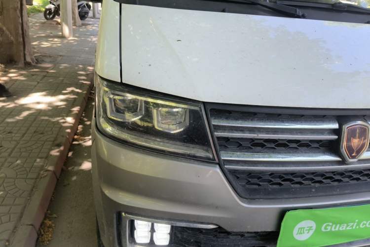 Used Jinbei New Hiace S 2021 1.6L Business Central Air-Conditioned Coach China VI Standard SWD16M Right Front Headlight
