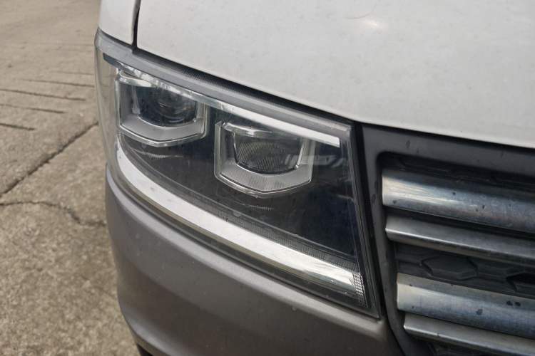 Used Jinbei New Hiace S 2021 1.6L Business Central Air-Conditioned Coach China VI Standard SWD16M Right Front Headlight