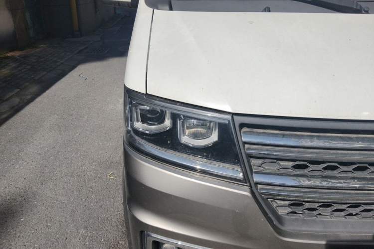 Used Jinbei New Hiace S 2021 1.5L Wealth Model Non-Air-Conditioned Version National VI Standard SWC15M Right Front Headlight