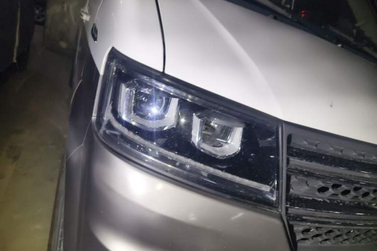 Used Jinbei New Hiace S 2021 1.5L Wealth Central Air-Conditioned Van China VI Standard SWC15M Right Front Headlight
