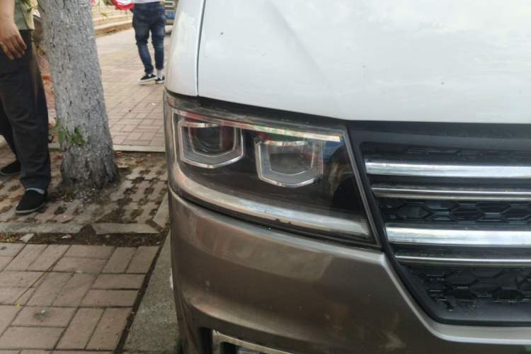Used Jinbei New Hiace S 2021 1.5L Wealth Van Non-Air-Conditioned Version China VI Standard SWC15M Right Front Headlight