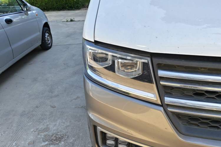 Used Jinbei New Hiace S 2021 1.5L Wealth Van Non-Air-Conditioned Version China VI Standard SWC15M Right Front Headlight