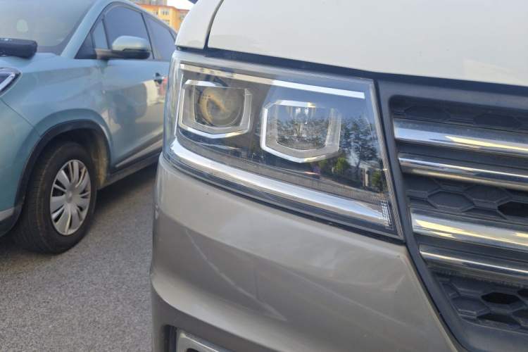 Used Jinbei New Hiace S 2021 1.5L Wealth Van Non-Air-Conditioned Version China VI Standard SWC15M Right Front Headlight