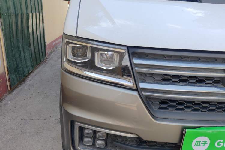 Used Jinbei New Hiace S 2021 1.5L Wealth Model Non-Air-Conditioned Version National VI Standard SWC15M Right Front Headlight