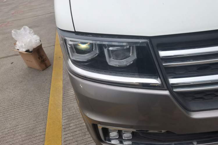 Used Jinbei New Hiace S 2021 1.5L Wealth Model Non-Air-Conditioned Version National VI Standard SWC15M Right Front Headlight
