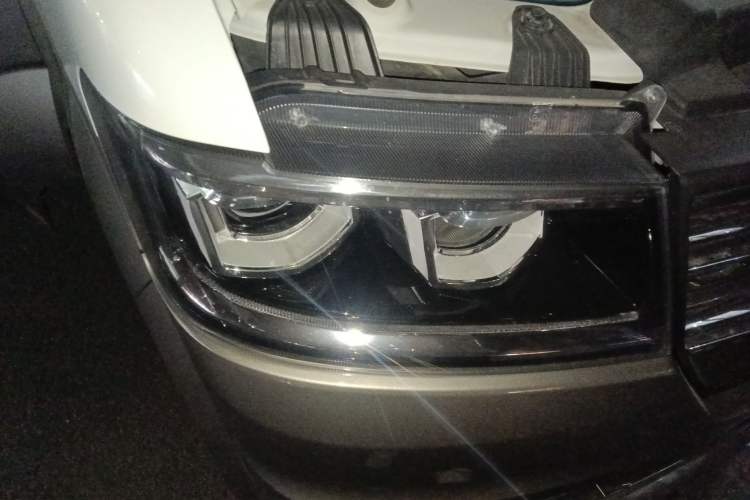 Used Jinbei New Hiace S 2021 1.5L Wealth Central Air-Conditioned Bus China VI Standard Model SWC15M Right Front Headlight