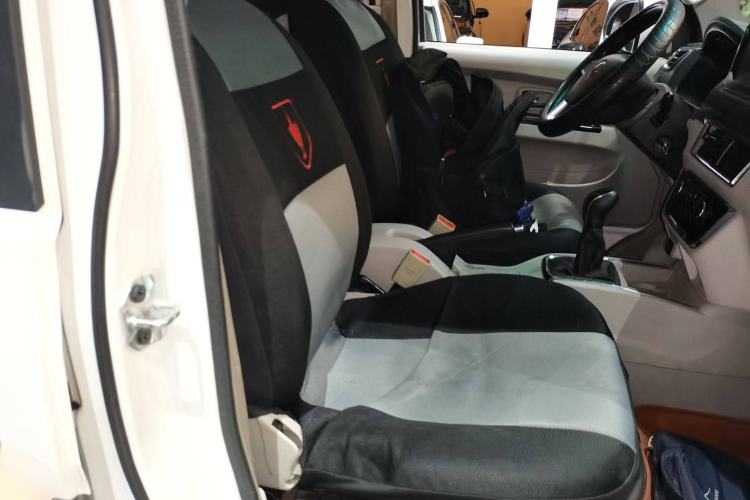 Used Jinbei New Hiace S 2021 1.5L Wealth Model Non-Air-Conditioned Version National VI Standard SWC15M Right Front Seat