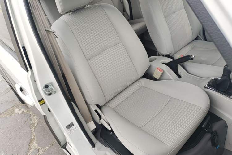 Used Jinbei New Hiace S 2021 1.5L Wealth Central Air-Conditioned Bus China VI Standard Model SWC15M Right Front Seat