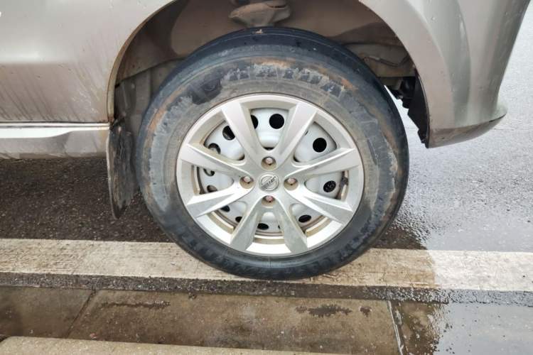 Used Jinbei New Hiace S 2021 1.5L Wealth Model Non-Air-Conditioned Version National VI Standard SWC15M Right Front Wheel Hub