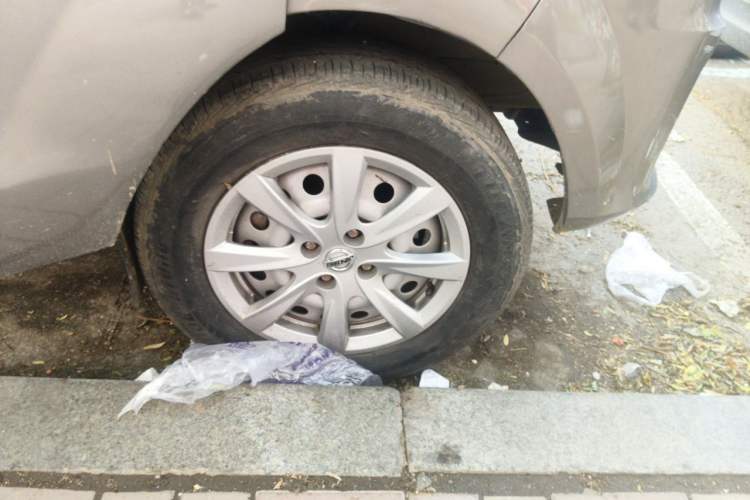 Used Jinbei New Hiace S 2021 1.5L Wealth Van Non-Air-Conditioned Version China VI Standard SWC15M Right Front Wheel Hub