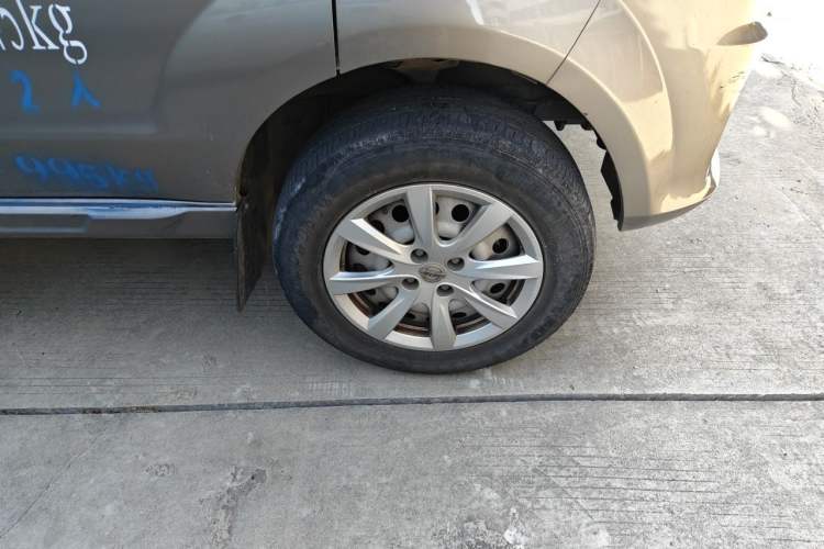 Used Jinbei New Hiace S 2021 1.5L Wealth Van Non-Air-Conditioned Version China VI Standard SWC15M Right Front Wheel Hub