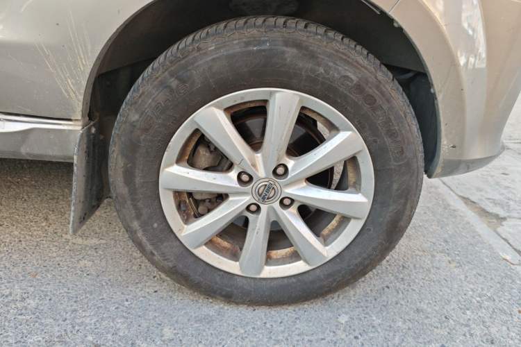Used Jinbei New Hiace S 2021 1.5L Business Central Air-Conditioned Van China VI Standard SWC15M Right Front Wheel Hub