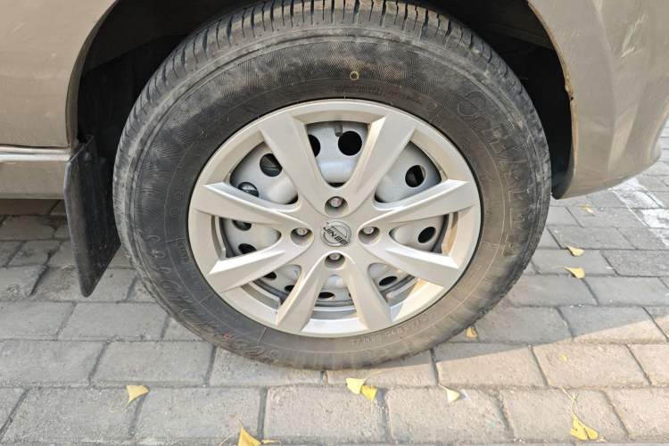 Used Jinbei New Hiace S 2021 1.5L Wealth Central Air-Conditioned Bus China VI Standard Model SWC15M Right Front Wheel Hub