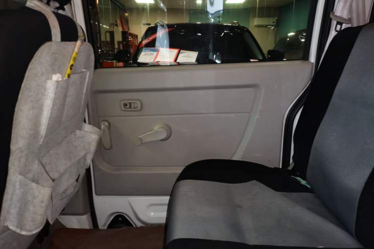 Used Jinbei New Hiace S 2021 1.5L Wealth Model Non-Air-Conditioned Version National VI Standard SWC15M Right Rear Door Interior