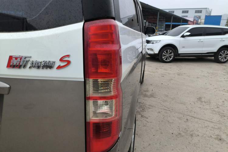 Used Jinbei New Hiace S 2021 1.5L Wealth Model Non-Air-Conditioned Version National VI Standard SWC15M Right Rear Taillight