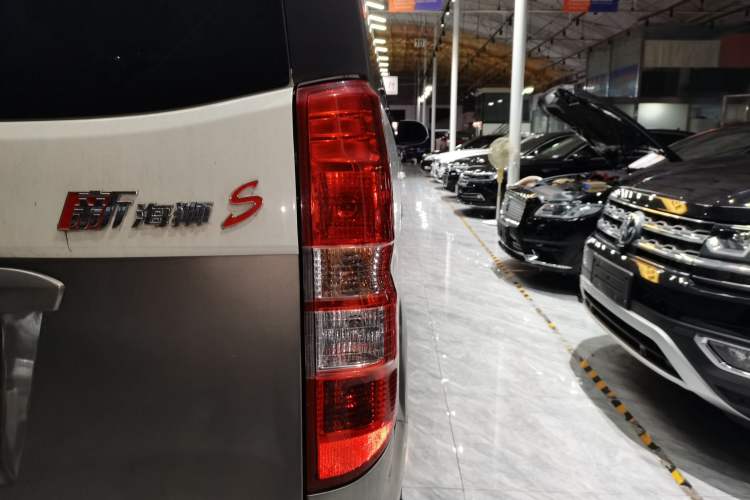 Used Jinbei New Hiace S 2021 1.5L Wealth Model Non-Air-Conditioned Version National VI Standard SWC15M Right Rear Taillight