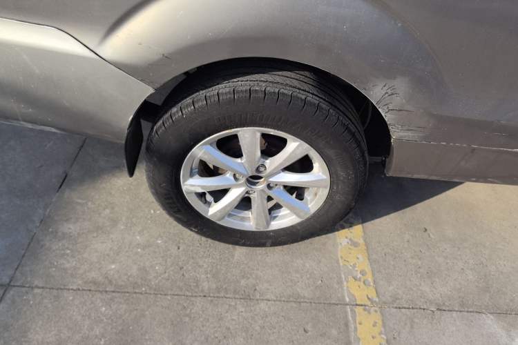 Used Jinbei New Hiace S 2021 1.6L Business Central Air-Conditioned Coach China VI Standard SWD16M Right Rear Wheel Hub