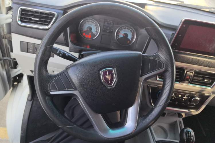 Used Jinbei New Hiace S 2021 1.6L Business Central Air-Conditioned Coach China VI Standard SWD16M Steering Wheel