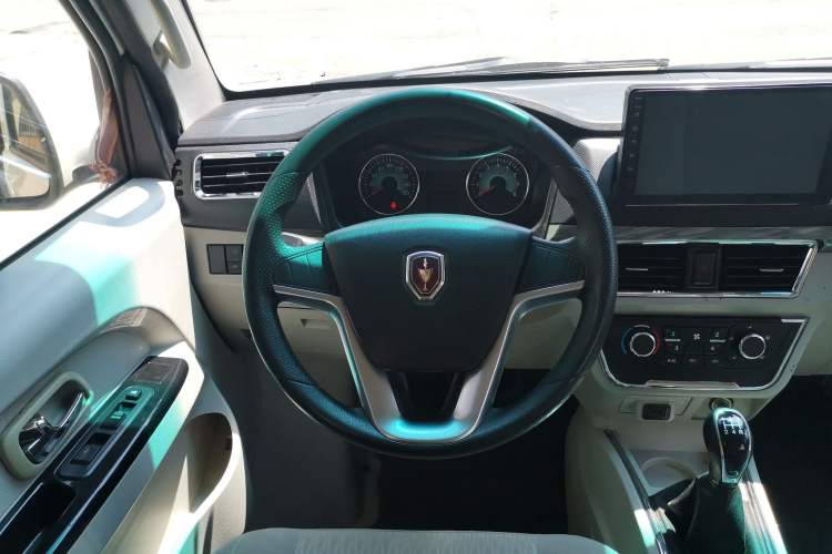 Used Jinbei New Hiace S 2021 1.5L Wealth Central Air-Conditioned Bus China VI Standard Model SWC15M Steering Wheel