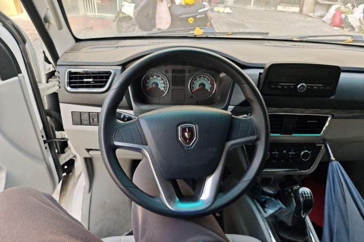 Used Jinbei New Hiace S 2021 1.5L Wealth Central Air-Conditioned Bus China VI Standard Model SWC15M Steering Wheel