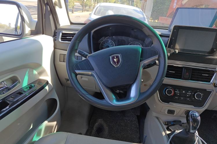 Used Jinbei New Hiace S 2021 1.6L Business Central Air-Conditioned Coach China VI Standard SWD16M Steering Wheel