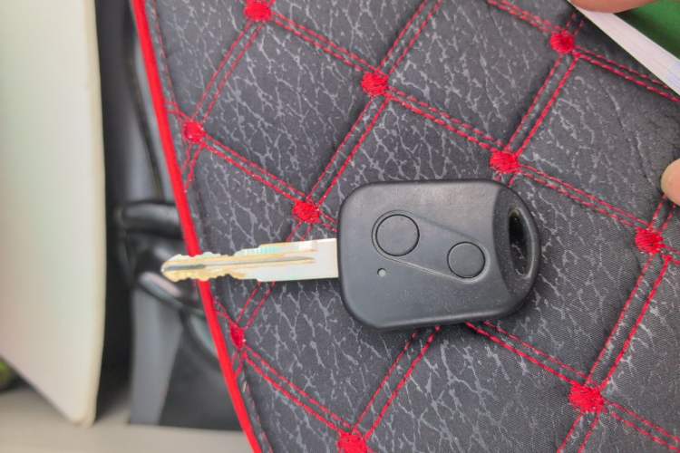 Used Jinbei New Hiace S 2021 1.5L Wealth Central Air-Conditioned Van China VI Standard SWC15M Vehicle Key