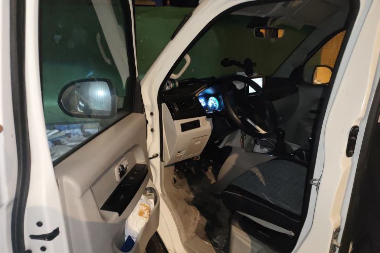 Used Jinbei New Hiace S 2022 1.5L Wealth Edition Non-Air-Conditioned Bus China VI Standard SWC15M Driver Seat