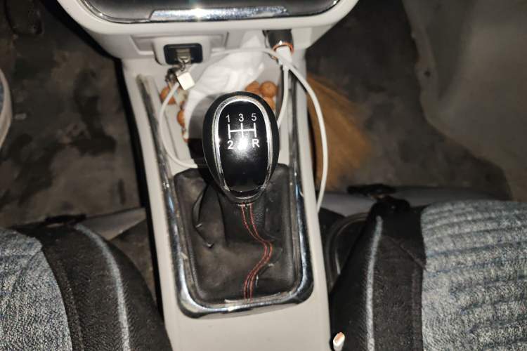 Used Jinbei New Hiace S 2022 1.5L Wealth Edition Non-Air-Conditioned Bus China VI Standard SWC15M Gear Lever