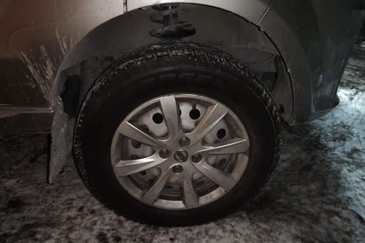 Used Jinbei New Hiace S 2022 1.5L Wealth Edition Non-Air-Conditioned Bus China VI Standard SWC15M Right Front Wheel Hub