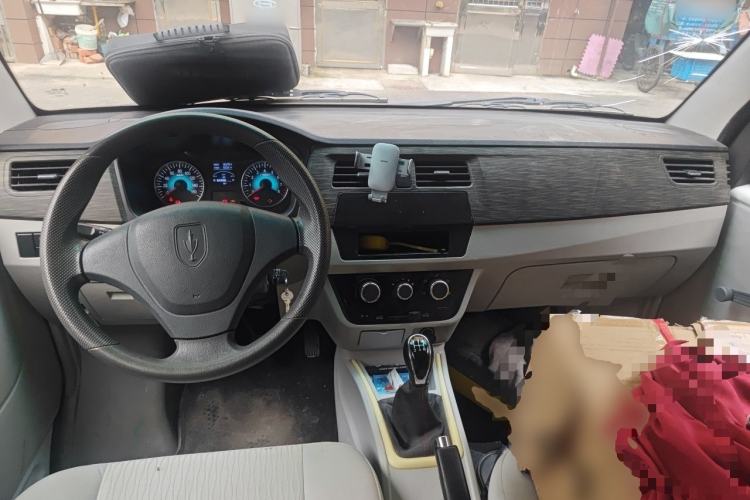 Used Jinbei New Hiace S 2022 1.5L Wealth Edition Non-Air-Conditioned Bus China VI Standard SWC15M Center Console