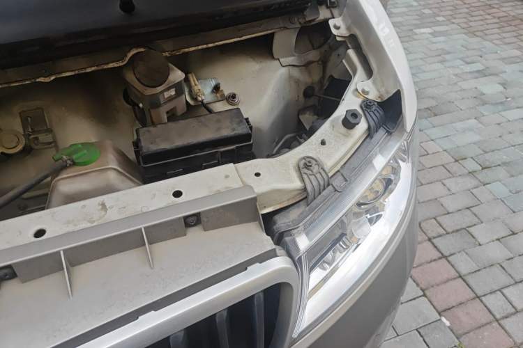 Used Jinbei New Hiace S 2022 1.5L Wealth Edition Non-Air-Conditioned Bus China VI Standard SWC15M Engine Bay Left