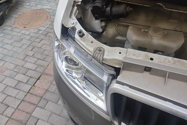 Used Jinbei New Hiace S 2022 1.5L Wealth Edition Non-Air-Conditioned Bus China VI Standard SWC15M Right Front Headlight