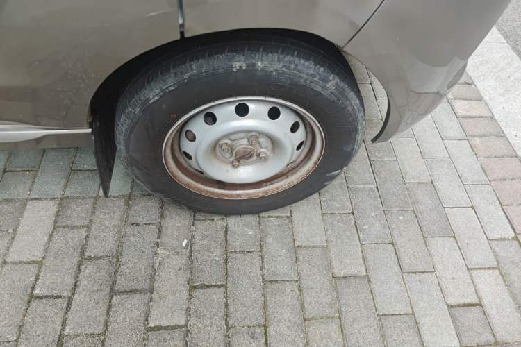 Used Jinbei New Hiace S 2022 1.5L Wealth Edition Non-Air-Conditioned Bus China VI Standard SWC15M Right Front Wheel Hub
