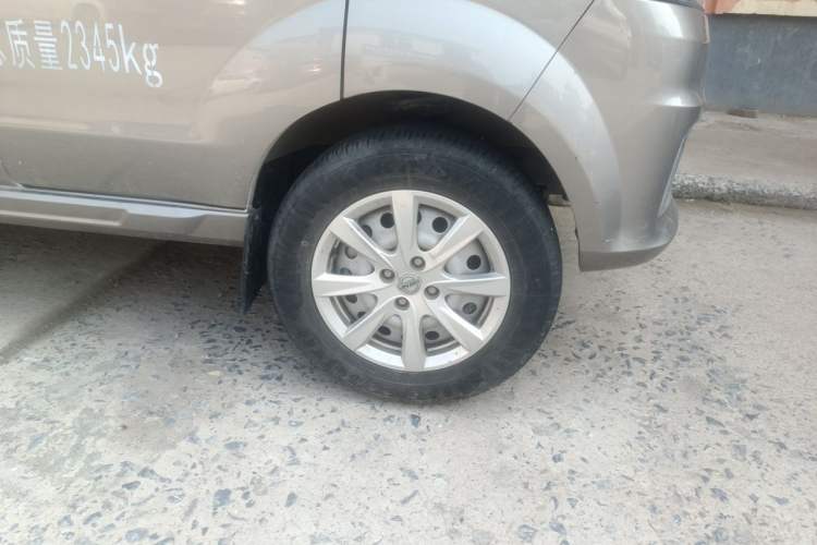 Used Jinbei New Hiace S 2022 1.5L Wealth Edition Non-Air-Conditioned Bus China VI Standard SWC15M Right Front Wheel Hub