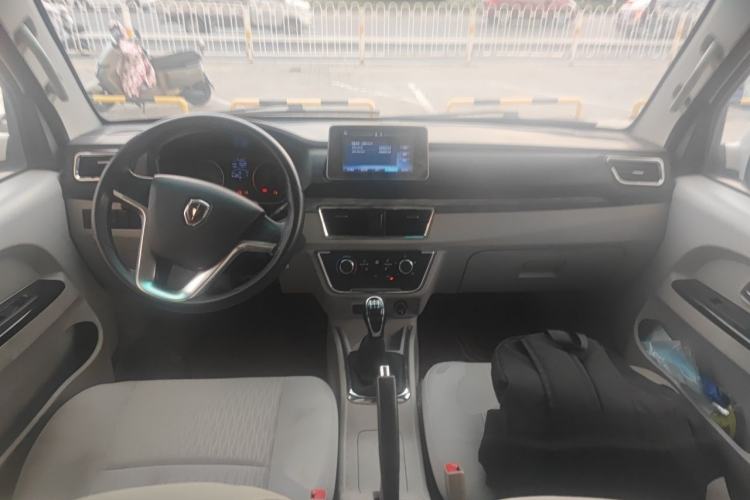 Used Jinbei New Hiace S 2022 1.5L Wealth Edition Air-Conditioner-Free Truck China VI Standard SWC15M Center Console