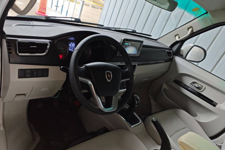 Used Jinbei New Hiace S 2022 1.5L Wealth Edition Air-Conditioner-Free Truck China VI Standard SWC15M Center Console