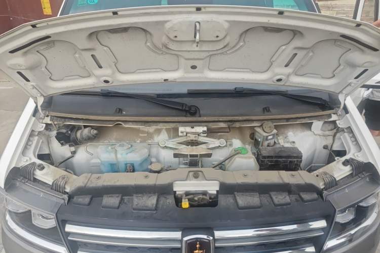 Used Jinbei New Hiace S 2022 1.5L Wealth Edition Air-Conditioner-Free Truck China VI Standard SWC15M Engine Bay