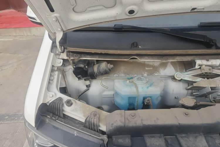 Used Jinbei New Hiace S 2022 1.5L Wealth Edition Air-Conditioner-Free Truck China VI Standard SWC15M Engine Bay Right
