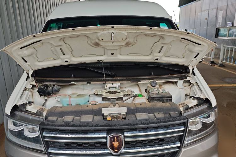 Used Jinbei New Hiace S 2022 1.5L Wealth Edition Air-Conditioner-Free Truck China VI Standard SWC15M Engine Bay