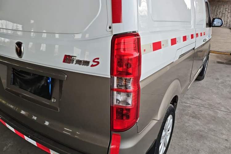 Used Jinbei New Hiace S 2022 1.5L Wealth Edition Air-Conditioner-Free Truck China VI Standard SWC15M Exterior 3