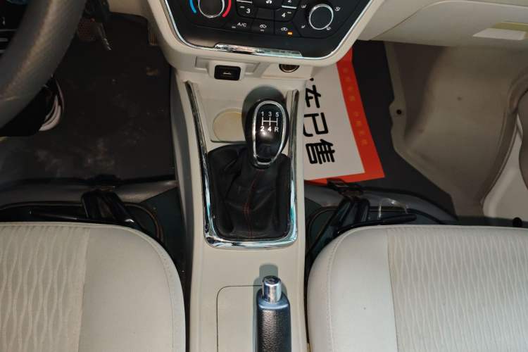 Used Jinbei New Hiace S 2022 1.5L Wealth Edition Air-Conditioner-Free Truck China VI Standard SWC15M Gear Lever