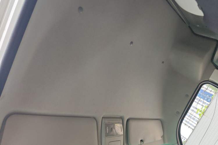 Used Jinbei New Hiace S 2022 1.5L Wealth Edition Air-Conditioner-Free Truck China VI Standard SWC15M Headliner